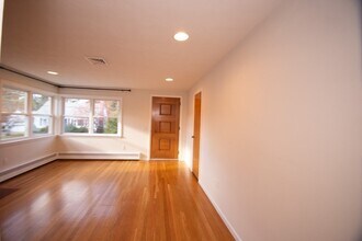 29 Rainbow Ave in Chelmsford, MA - Building Photo - Building Photo