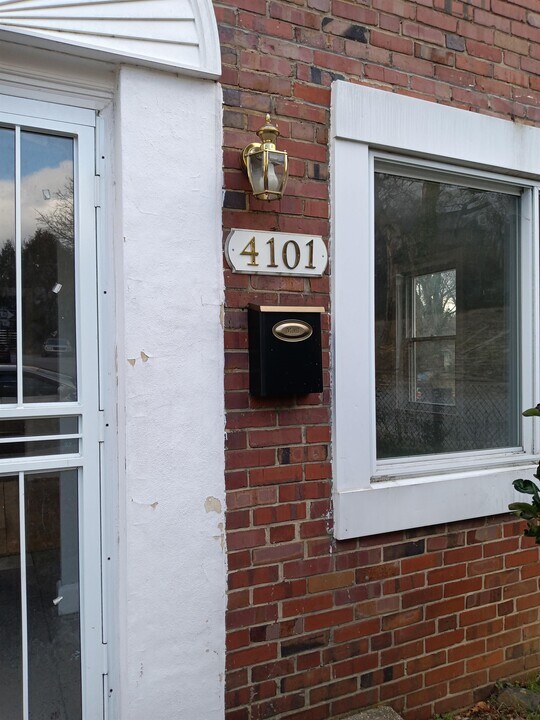 4101 Kinsway in Baltimore, MD - Building Photo