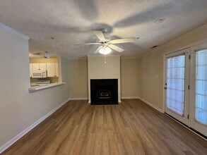 382 Bubble Creek Ct in Fayetteville, NC - Building Photo - Building Photo