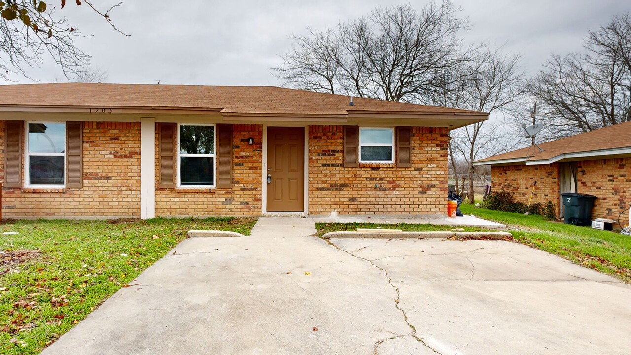 1203 Charisse St in Killeen, TX - Building Photo