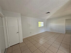 3277 SW 23rd Terrace in Miami, FL - Building Photo - Building Photo