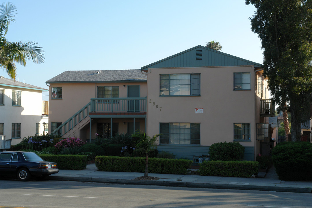 2907 State St in Santa Barbara, CA - Building Photo