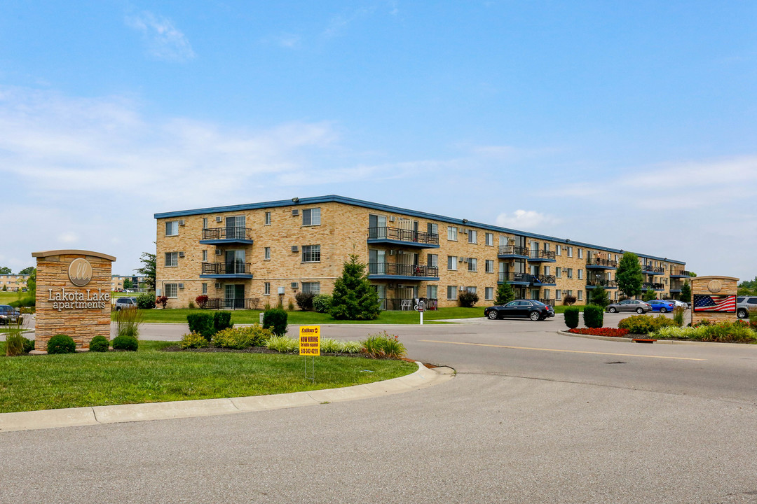 Woodbridge on the Lake in West Chester, OH - Building Photo