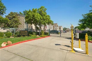 5881 Preston View Blvd in Dallas, TX - Building Photo