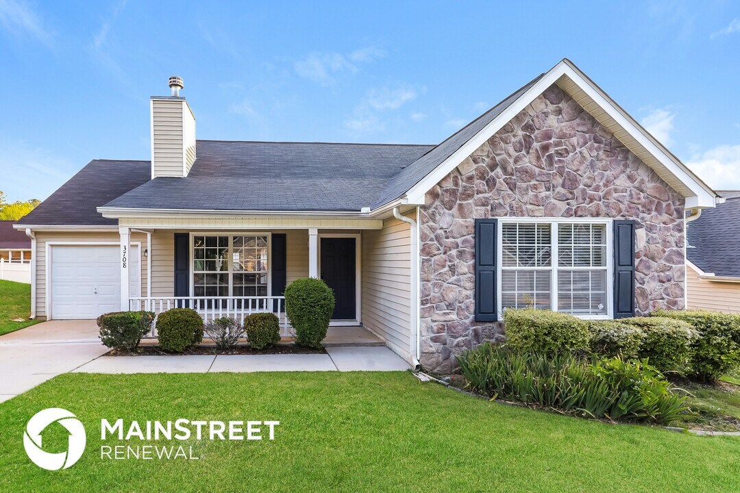 3708 Pointe Cir in Fairburn, GA - Building Photo