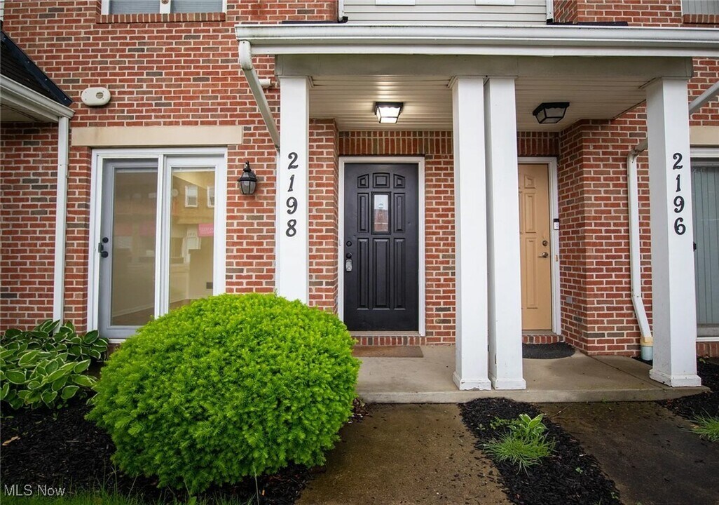 2198 Noble Rd in Cleveland Heights, OH - Building Photo