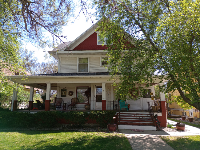property at 308 8th Ave SE