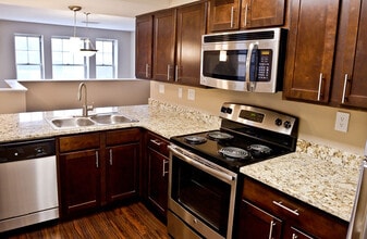 Circle City in Indianapolis, IN - Foto de edificio - Building Photo