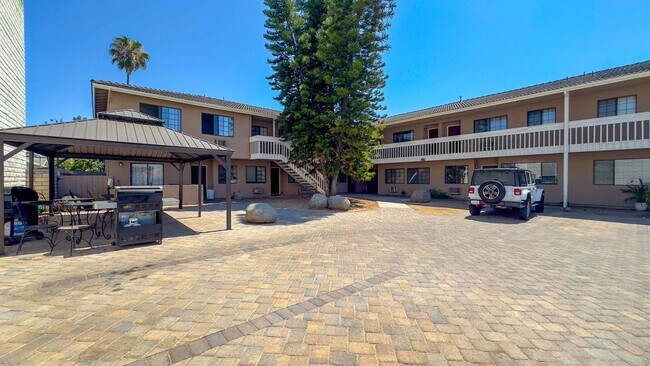 323 W 15th Ave in Escondido, CA - Foto de edificio - Interior Photo