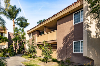 Amberwood Apartments in Buena Park, CA - Building Photo - Building Photo