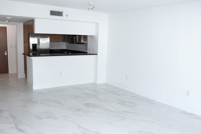 31 SE 5th St, Unit 507 in Miami, FL - Building Photo - Building Photo