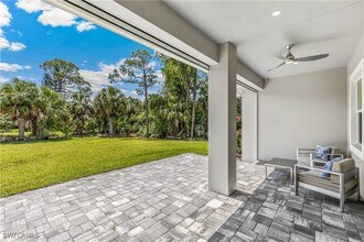 1245 Imperial Dr in Naples, FL - Foto de edificio - Building Photo