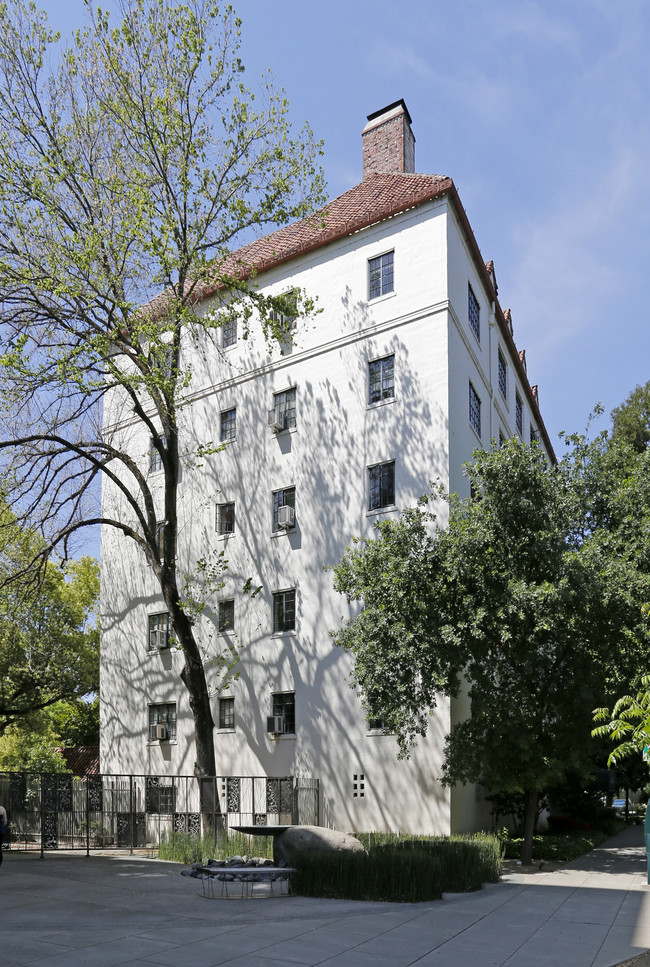 Dean Apartments in Sacramento, CA - Building Photo - Building Photo