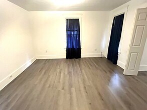 733 Pennsylvania Ave, Unit 2 in Erie, PA - Building Photo - Building Photo