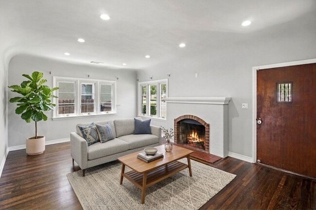 2682 E Villa St in Pasadena, CA - Building Photo - Building Photo