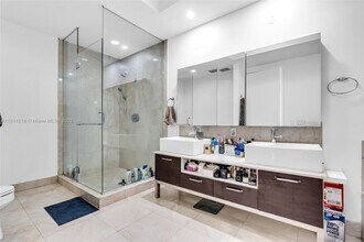 218 SE 14th St in Miami, FL - Building Photo - Building Photo