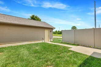 637 Bond St in St. Peters, MO - Building Photo - Building Photo