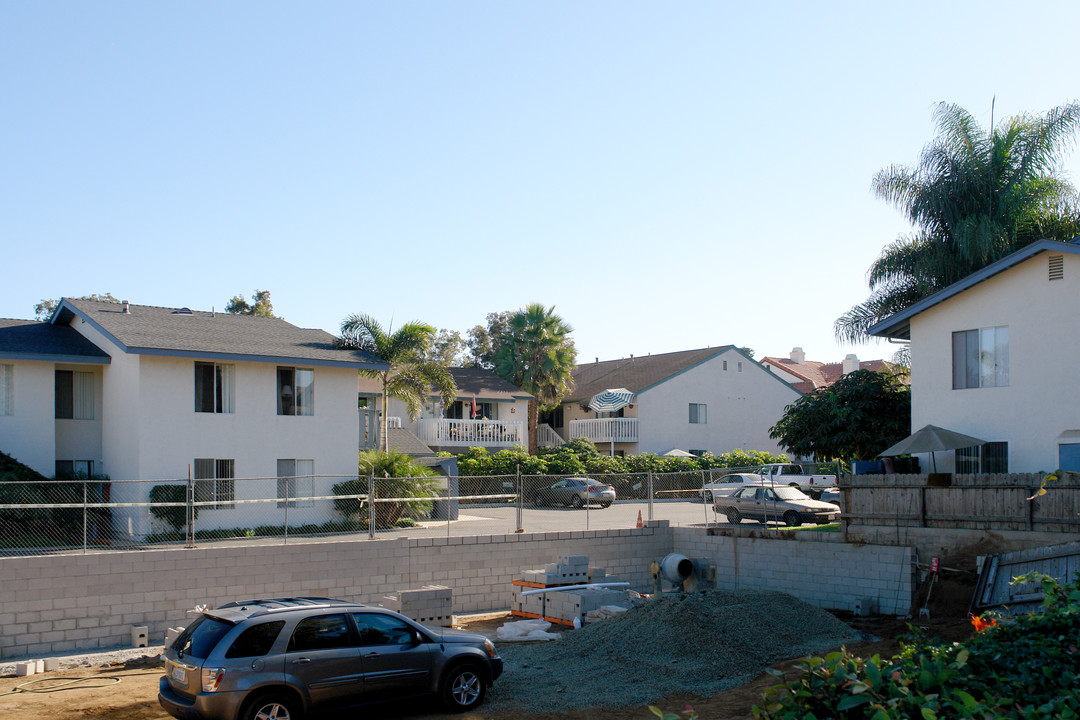 253-255 Tamarack Ave in Carlsbad, CA - Building Photo