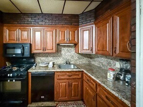196 Manhattan Ave in Jersey City, NJ - Building Photo - Building Photo