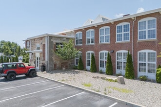 The Suites at Wamsutta Place in New Bedford, MA - Building Photo - Building Photo