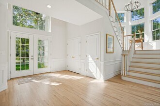 35 Hollow Ln in Westhampton, NY - Building Photo - Building Photo
