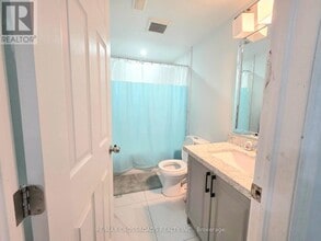 14 Schoolbridge St in Ajax, ON - Building Photo - Building Photo