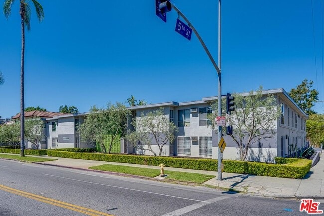 property at 505 S Wilton Pl