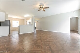 5300 Newcastle St in North Port, FL - Foto de edificio - Building Photo