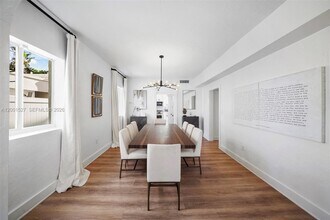 5237 La Gorce Dr in Miami Beach, FL - Building Photo - Building Photo