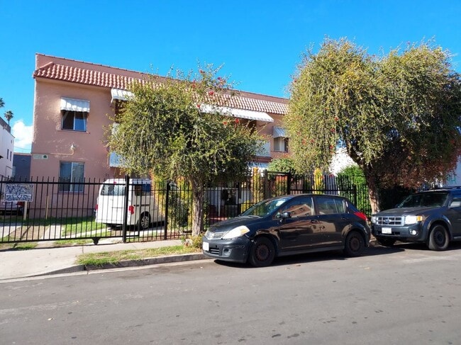 1645 N Harvard Blvd in Los Angeles, CA - Building Photo - Building Photo