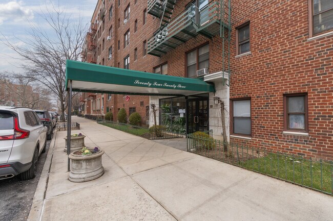 7423 Ridge Blvd in Brooklyn, NY - Building Photo - Building Photo