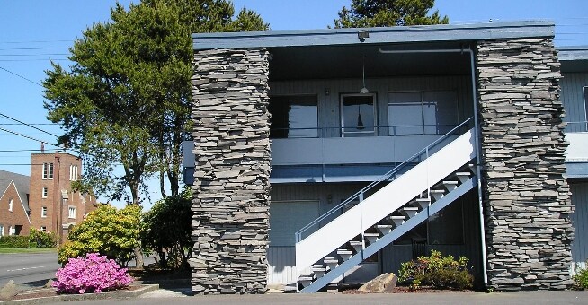 Heatherstone Arms Apartments in Tacoma, WA - Building Photo