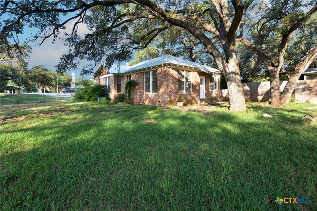 property at 1432 N Walnut Ave