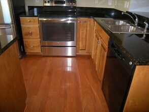 230 Nat Turner Blvd in Newport News, VA - Building Photo - Building Photo