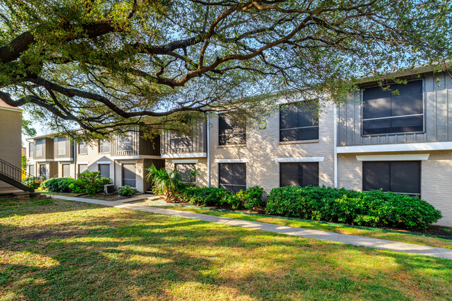 The Ascent Apartments in San Antonio, TX - Building Photo - Building Photo