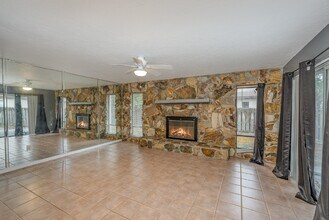 696 Las Palmas Way in Melbourne, FL - Foto de edificio - Building Photo