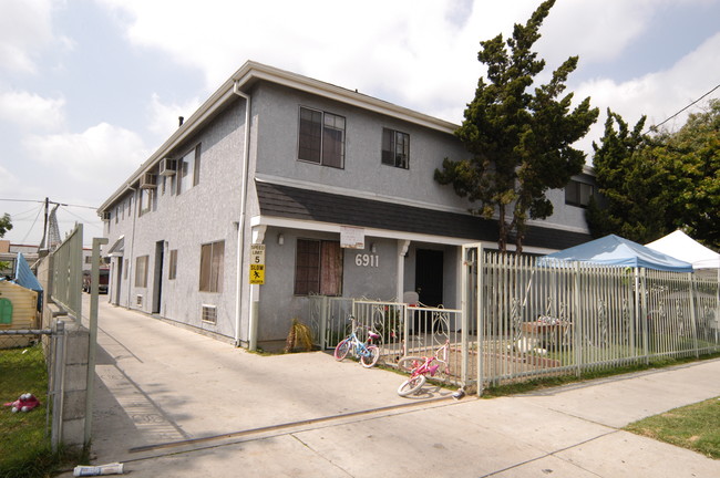 6911 Agnes Ave in North Hollywood, CA - Building Photo - Building Photo