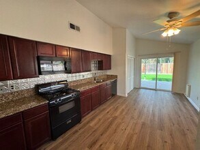 6104 Chicory Dr in Bakersfield, CA - Building Photo - Building Photo