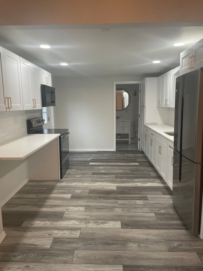 131 Davis Ave, Unit 1