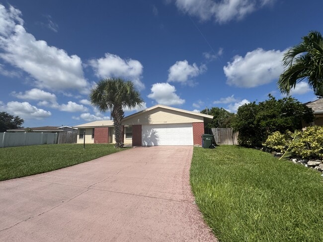 129 Algiers Dr in Venice, FL - Building Photo - Building Photo