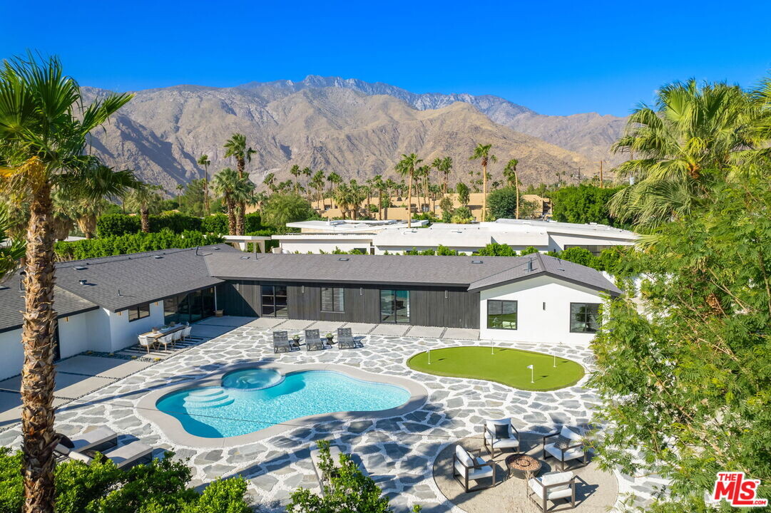 538 E Miraleste Ct in Palm Springs, CA - Building Photo