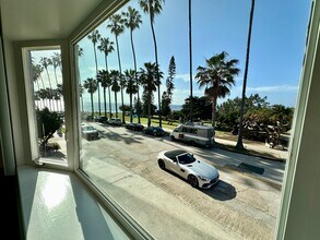 8040 Girard Ave, Unit #5 in La Jolla, CA - Building Photo - Building Photo
