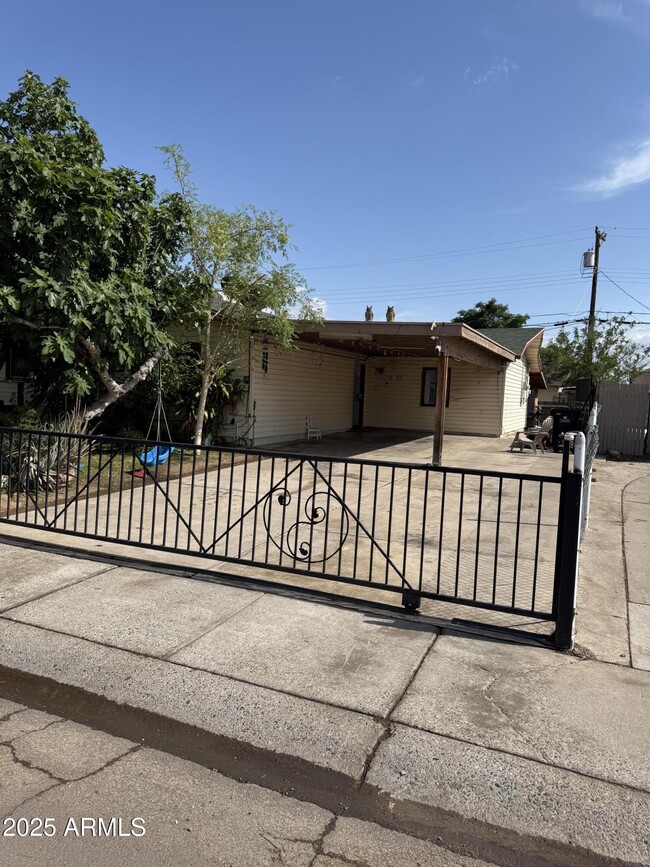 property at 5131 W Earll Dr