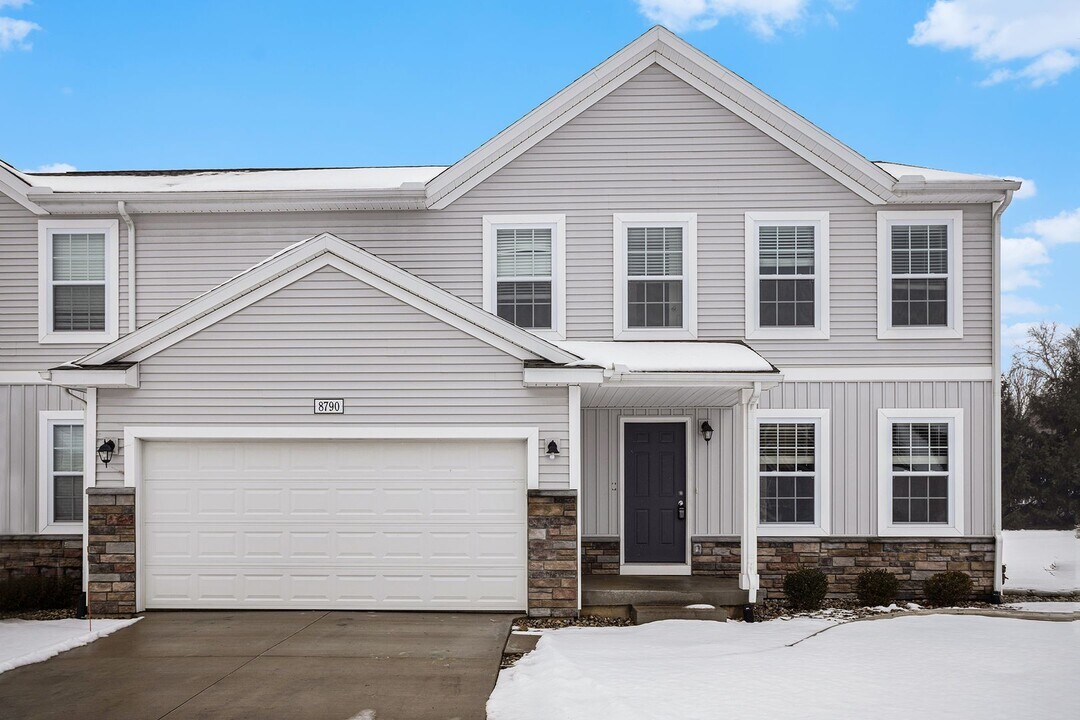 8790 Tiburon Ln in Richland, MI - Building Photo