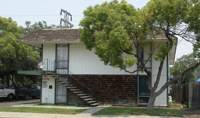 512 W Tregallas Rd in Antioch, CA - Foto de edificio - Building Photo