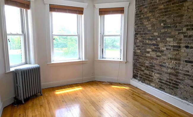 36 Peterborough St, Unit 33