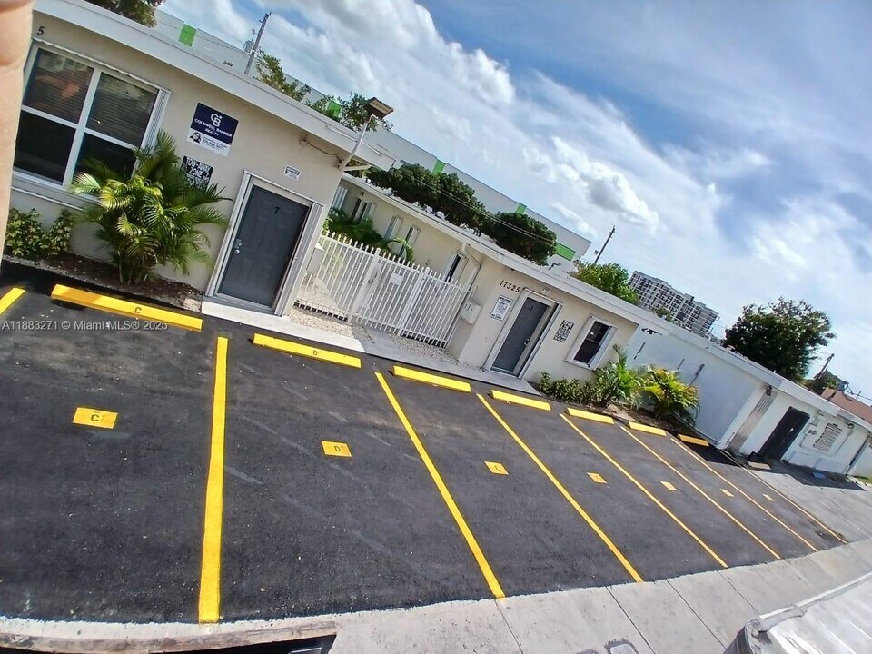17325 Homestead Ave in Miami, FL - Building Photo