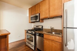 748 W Addison, Unit 1S in Chicago, IL - Building Photo - Building Photo