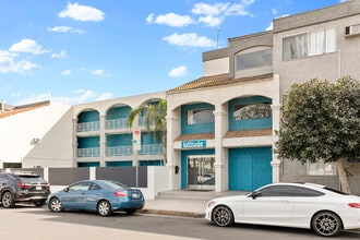 Latitude Apartments in Van Nuys, CA - Foto de edificio - Building Photo