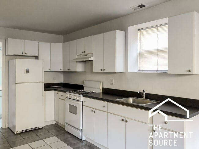 property at 1022 N Damen Ave